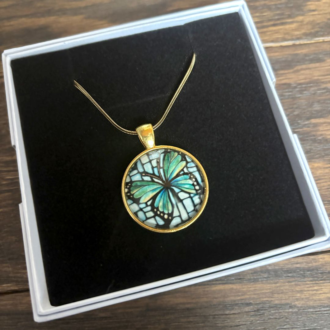 Kathy Lycka - Necklace Butterfly Gold Circle