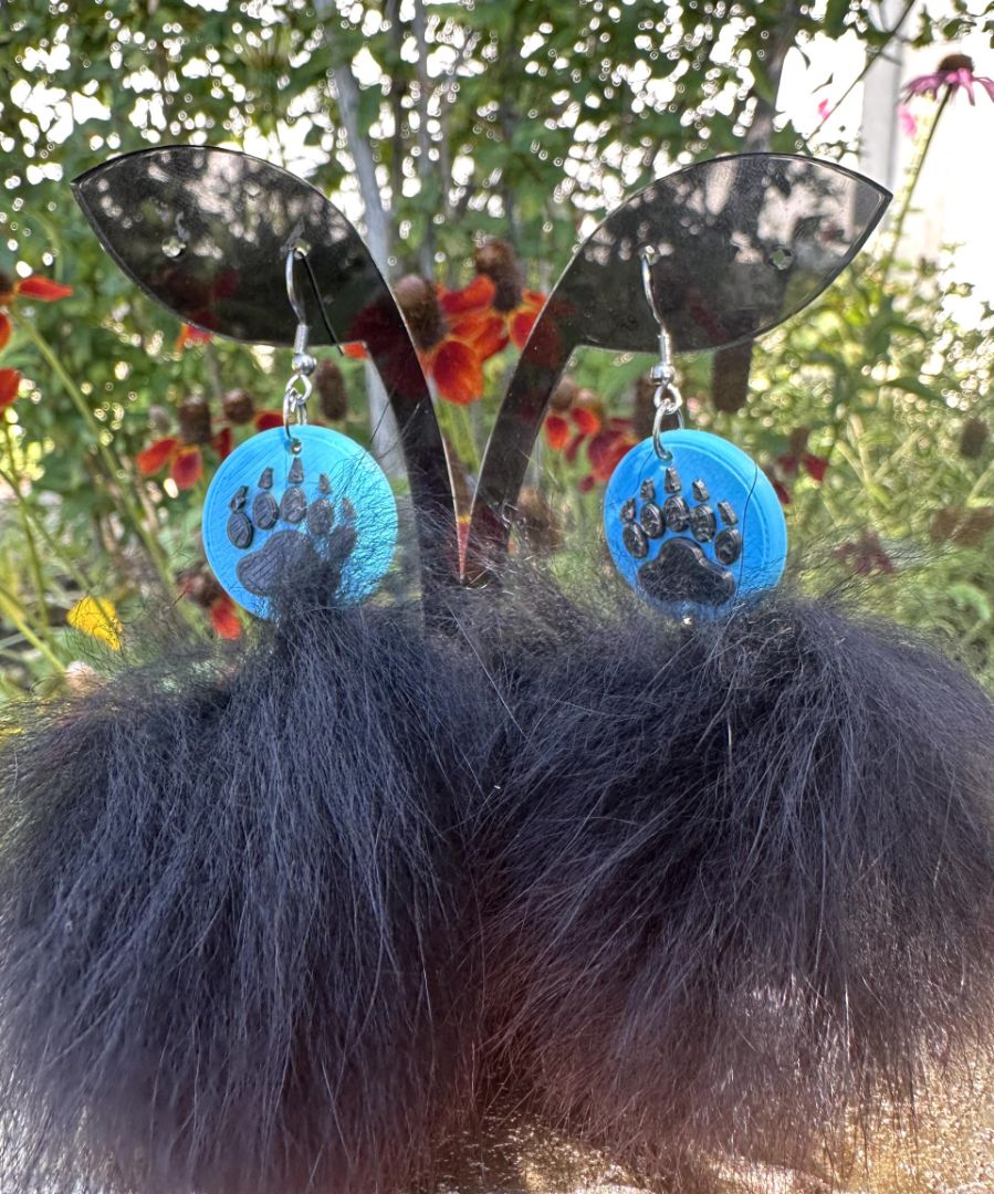 Jamie Rozema-Stinson (Ikkinaanskakii) - Earrings Bear Paw and Fur