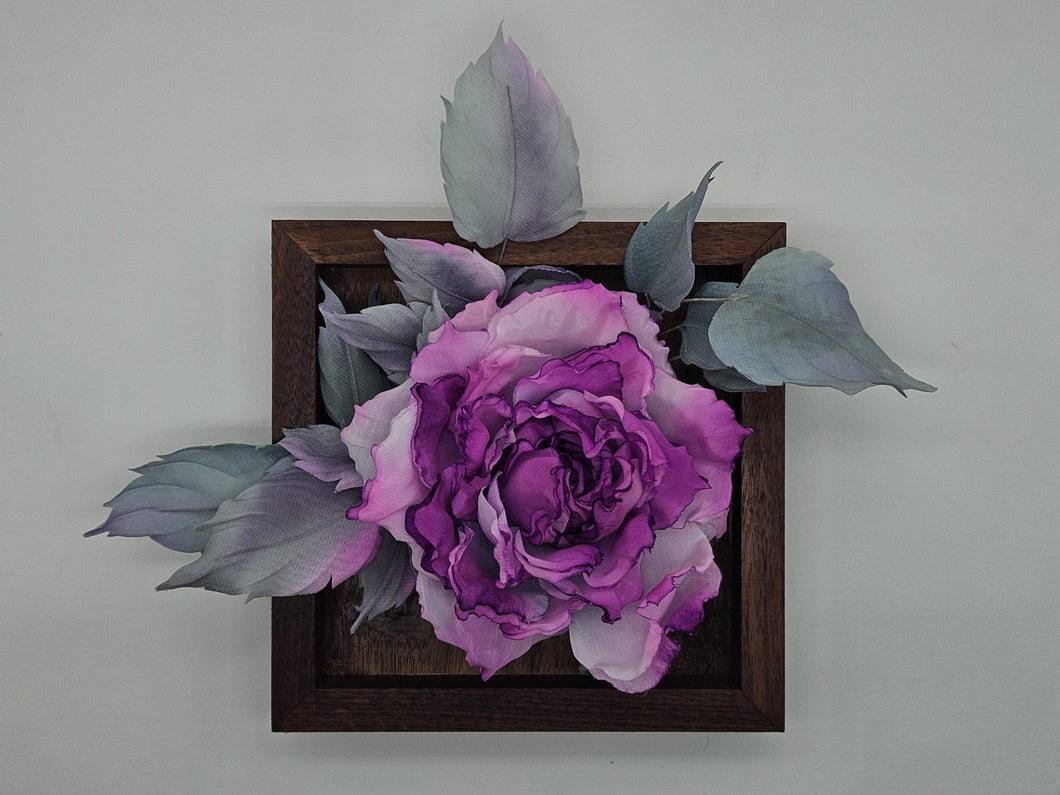 Svetlana Kandelaki - Framed Boutonniere