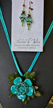Load image into Gallery viewer, Valerie Unruh - Pendant Petals TQ
