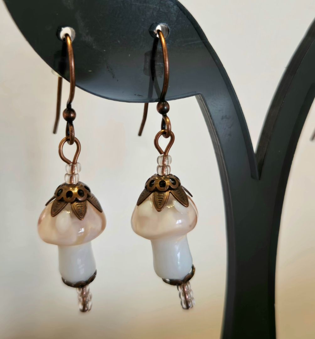 Valerie Unruh - Earrings Mushroom Pink