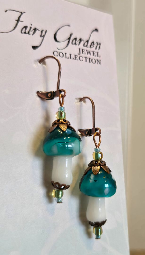 Valerie Unruh - Earrings Mushroom TQ