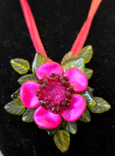 Load image into Gallery viewer, Valerie Unruh -Pendant Petals PKRD
