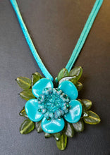Load image into Gallery viewer, Valerie Unruh - Pendant Petals TQ
